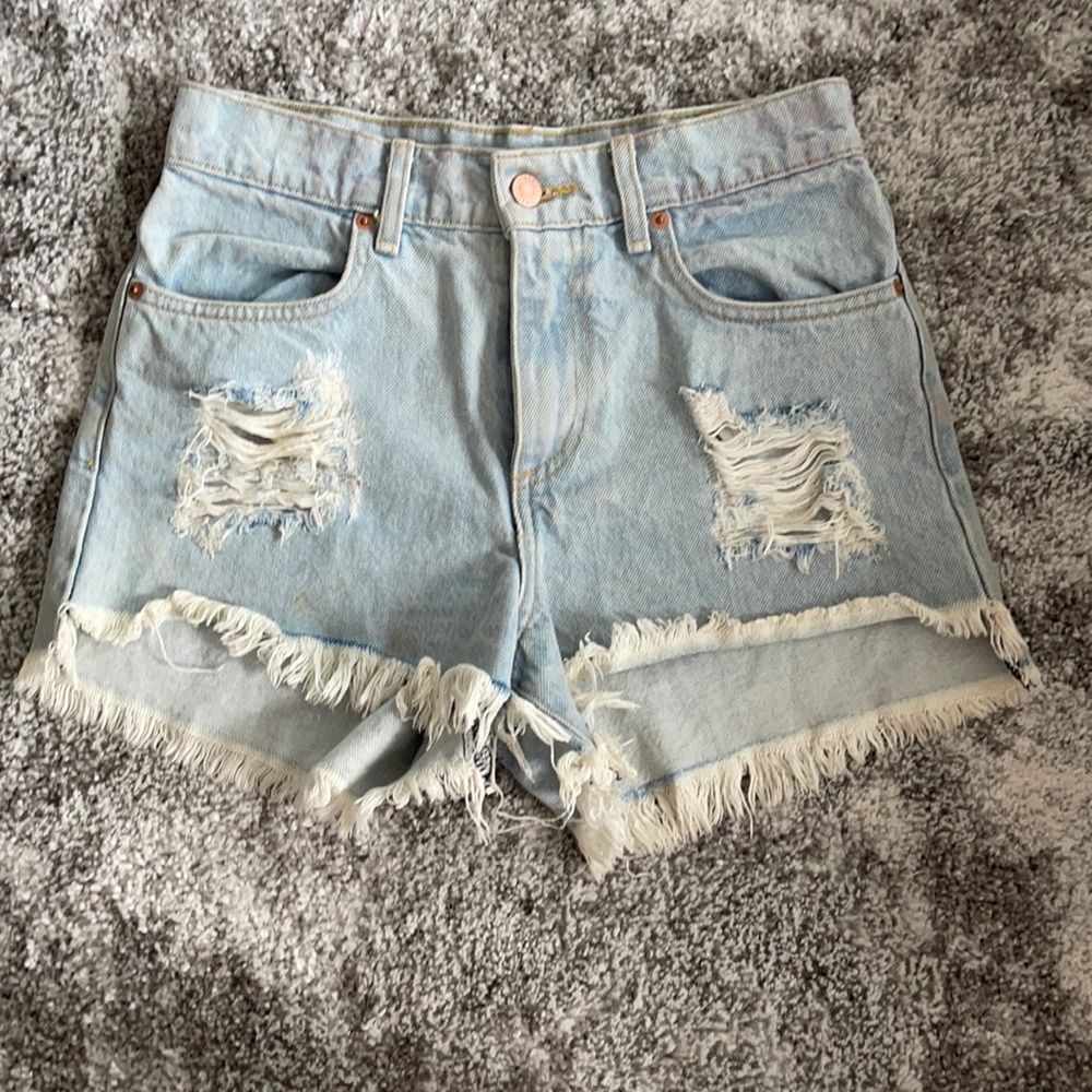Brandy Melville Light Wash Distressed Shorts Sz 28